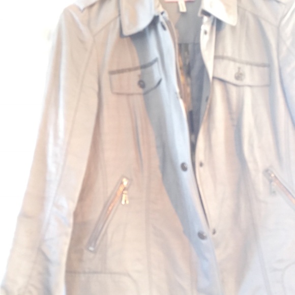 Designer fashion.See all details:poshmark.ca/closet/webzy. Unique and el… - Picture 7 of 15